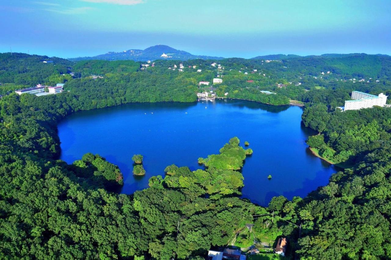 伊豆高原 温泉付別荘 Isana Mountain Villa Futo Екстериор снимка